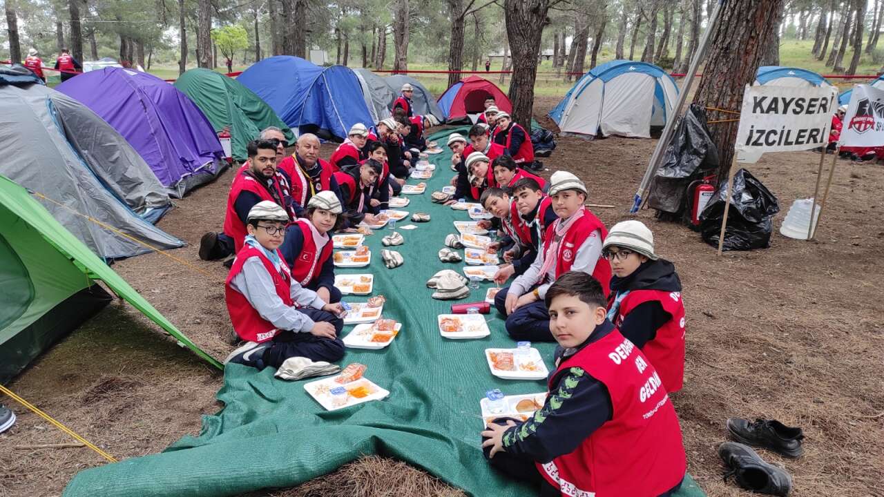 Meramlı izciler 111 yıl sonra Çanakkale’de 57. Alayın izinden yürüdü 2